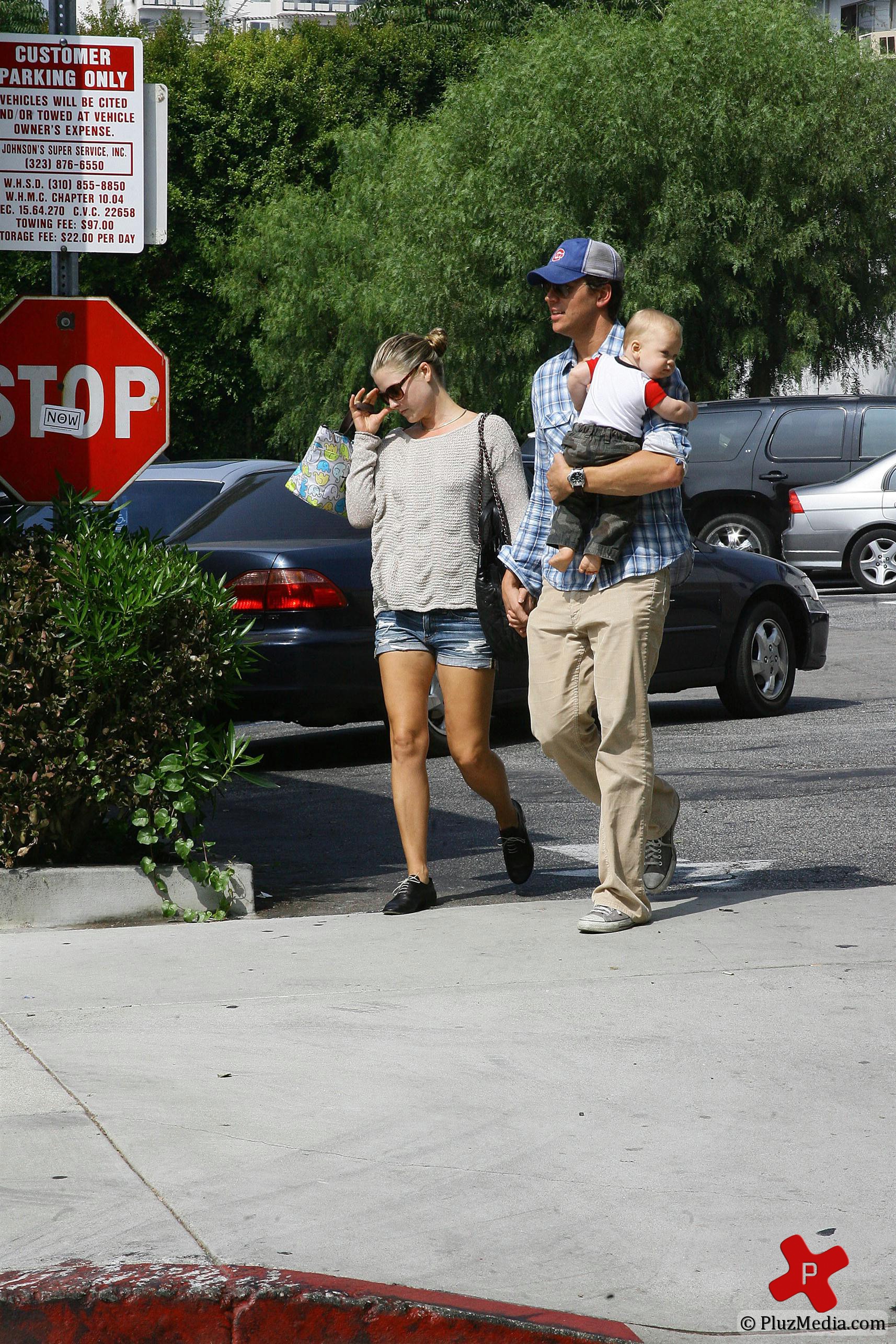 Ali Larter with husband Hayes MacArthur leaving Hugo's restaurant photos | Picture 77086